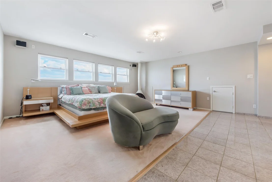 Photo of 1334 Outrigger