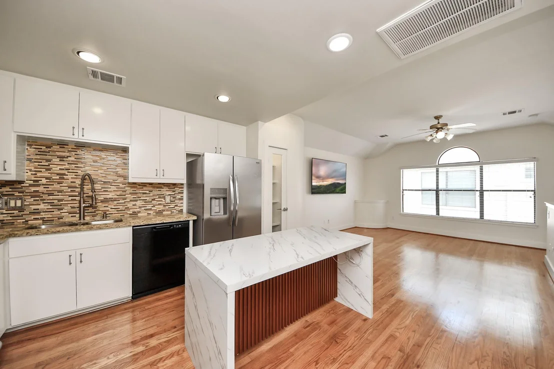 Photo of Unit 205 at 5941 South Loop E