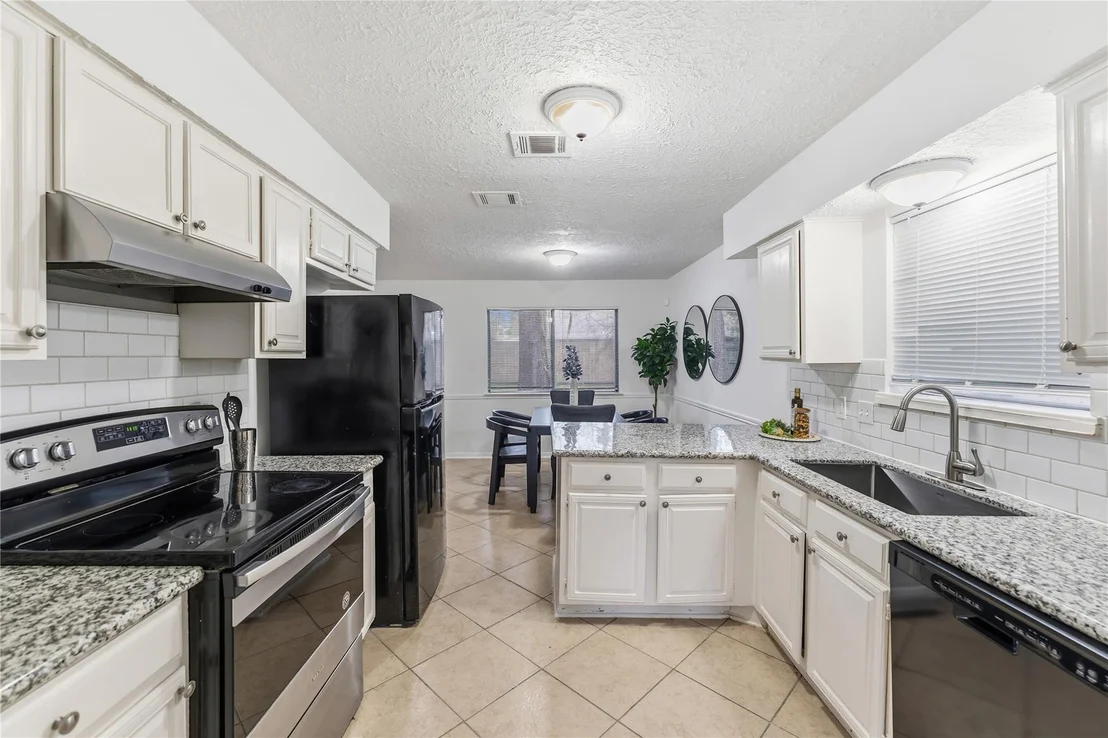 Photo of 4927 Glendower Drive