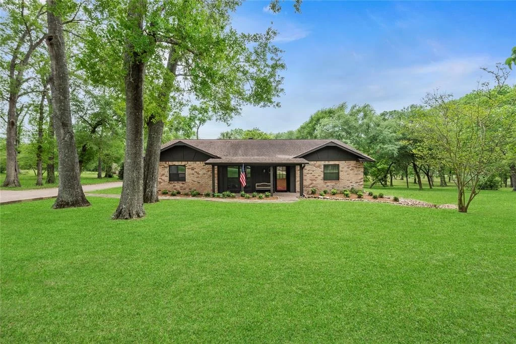 Photo of 2219 Black Hawk Lane