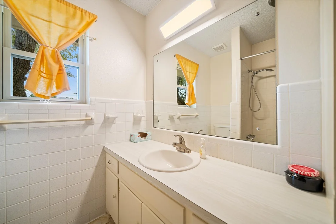 Photo of 2419 Henrietta Place