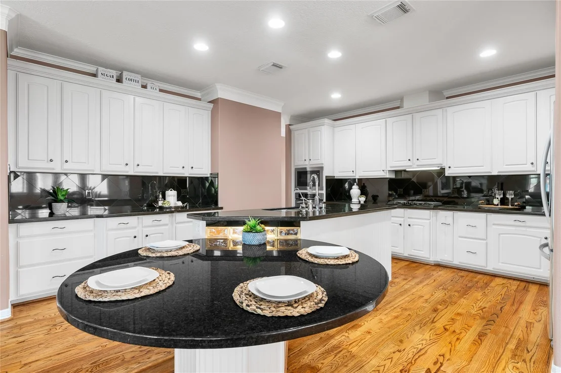 Photo of 5442 Lakeshore Drive