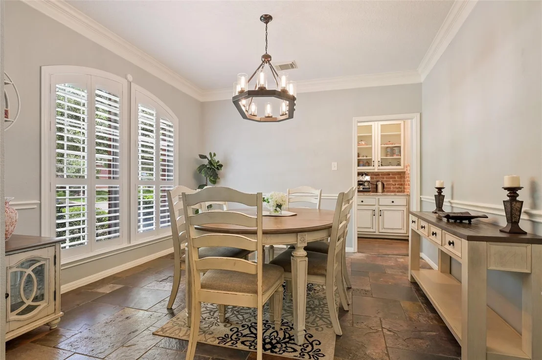 Photo of 1327 Blackthorne Drive