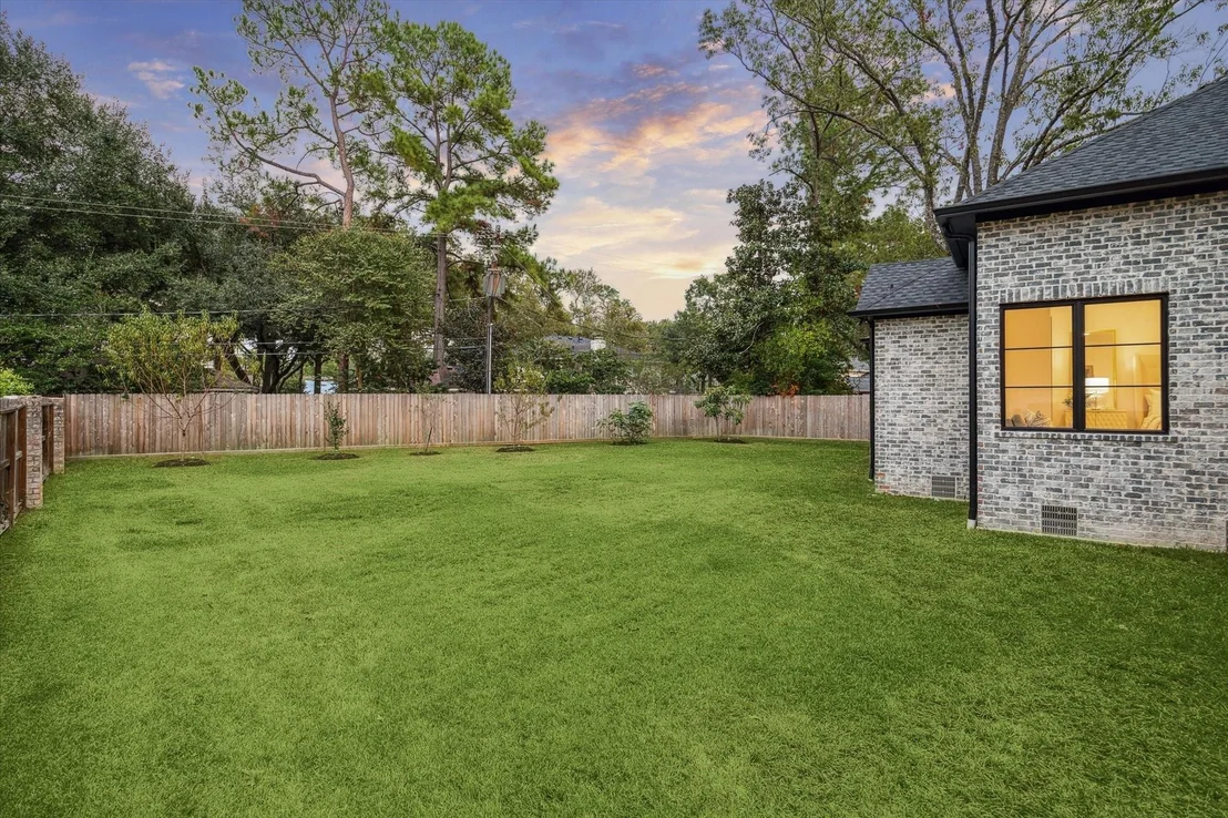 Photo of 526 Stoneleigh Drive