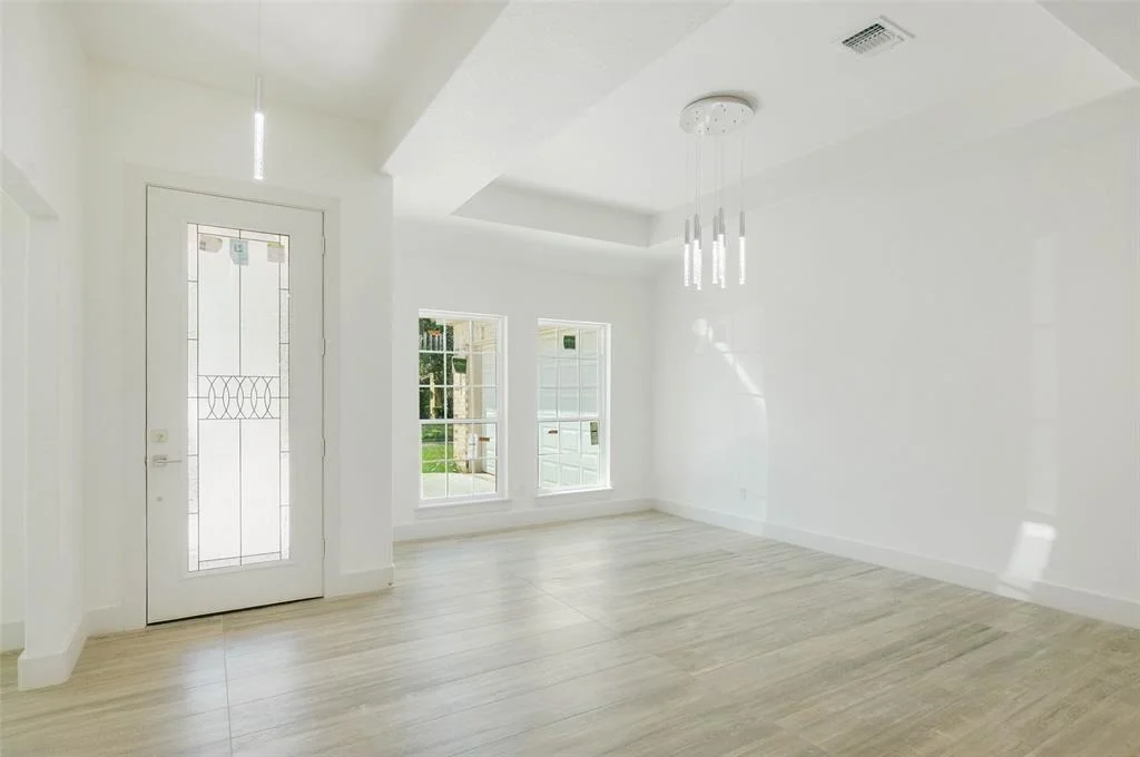 Photo of 2291 Riverside Drive