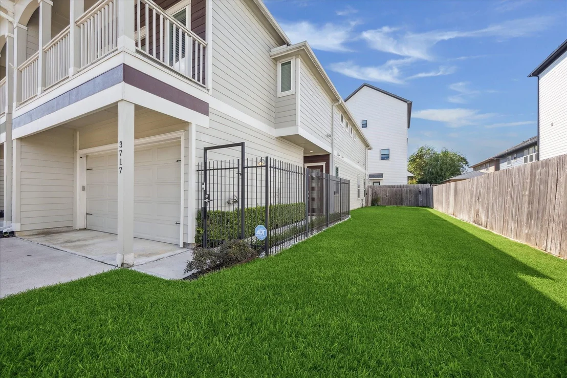 Photo of 3717 Oakroc Grv