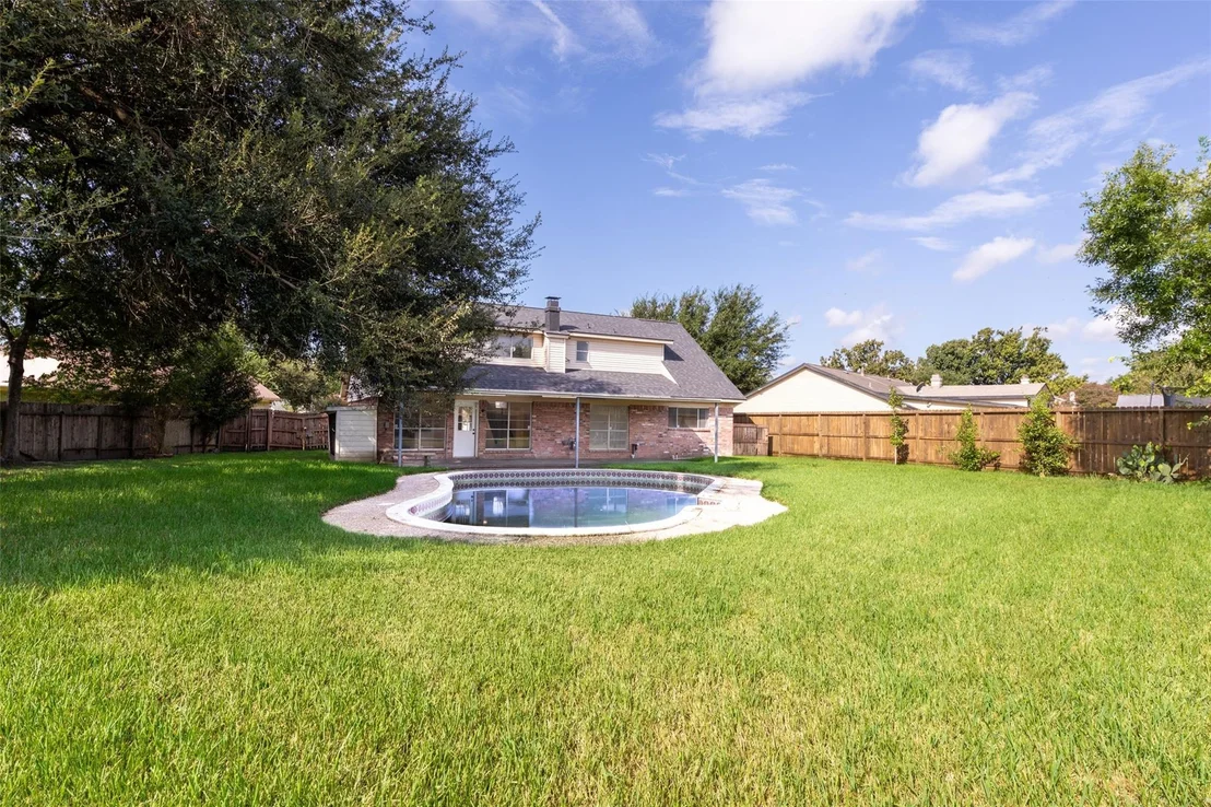 Photo of 3911 Thistlewood Drive