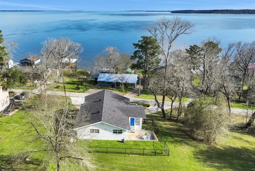Photo of 255 Edgewater Way