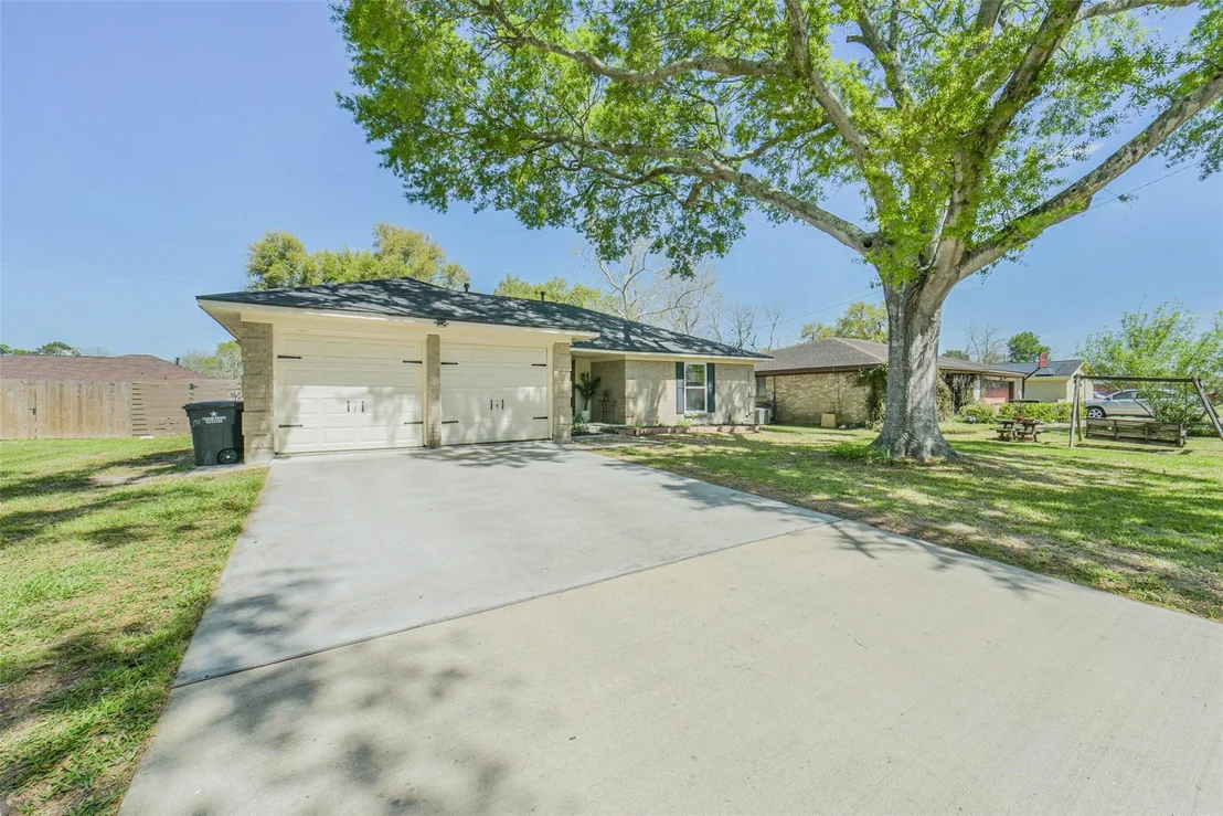 Photo of 323 Coventry Lane