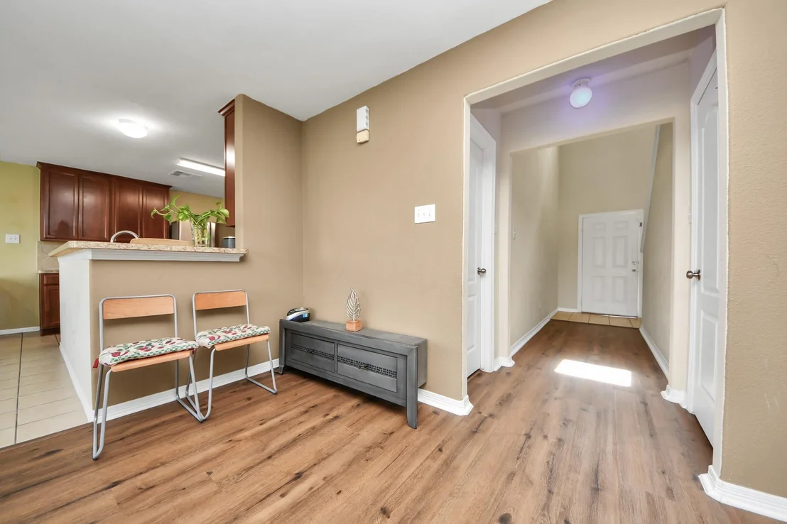 Photo of 5019 Royal Cypress Drive