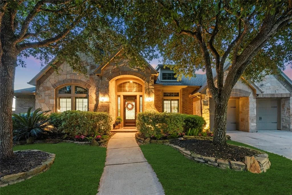 Photo of 26919 Wolfs Hill Lane