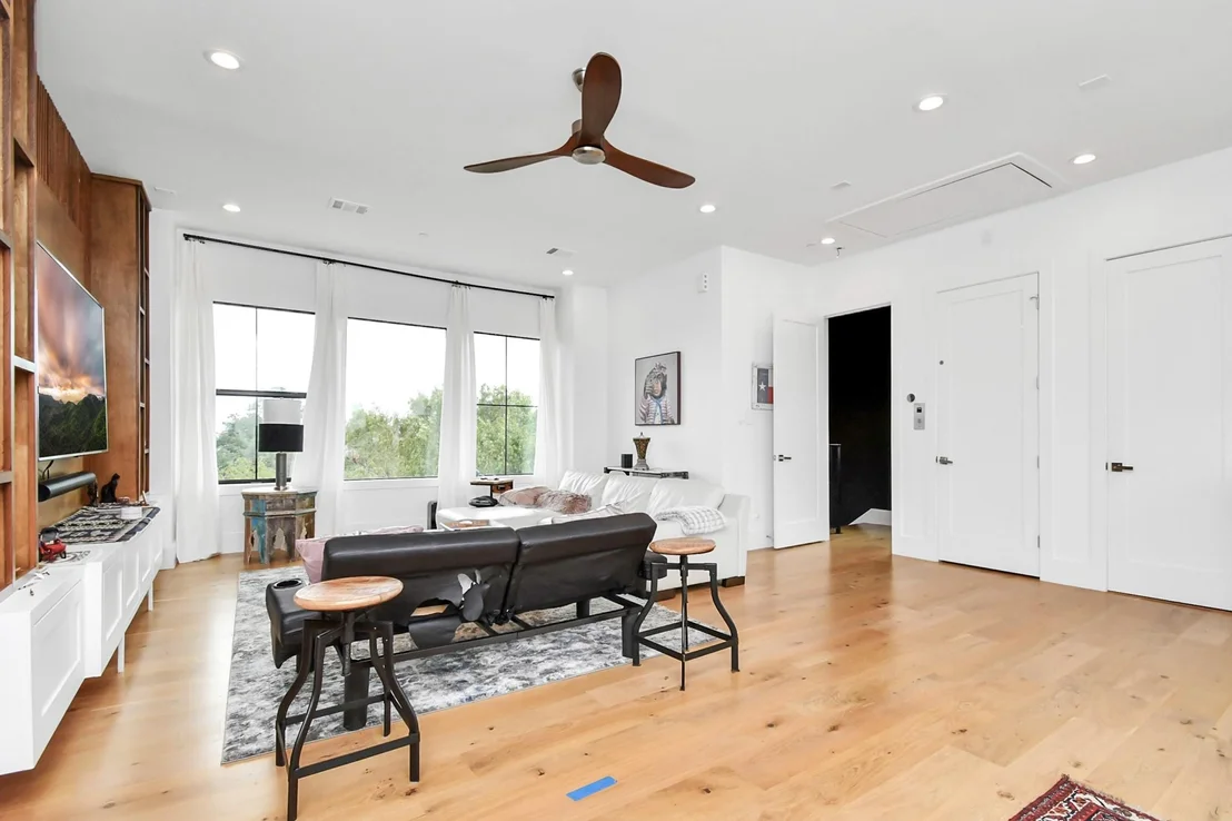 Photo of 2303 Yupon Street