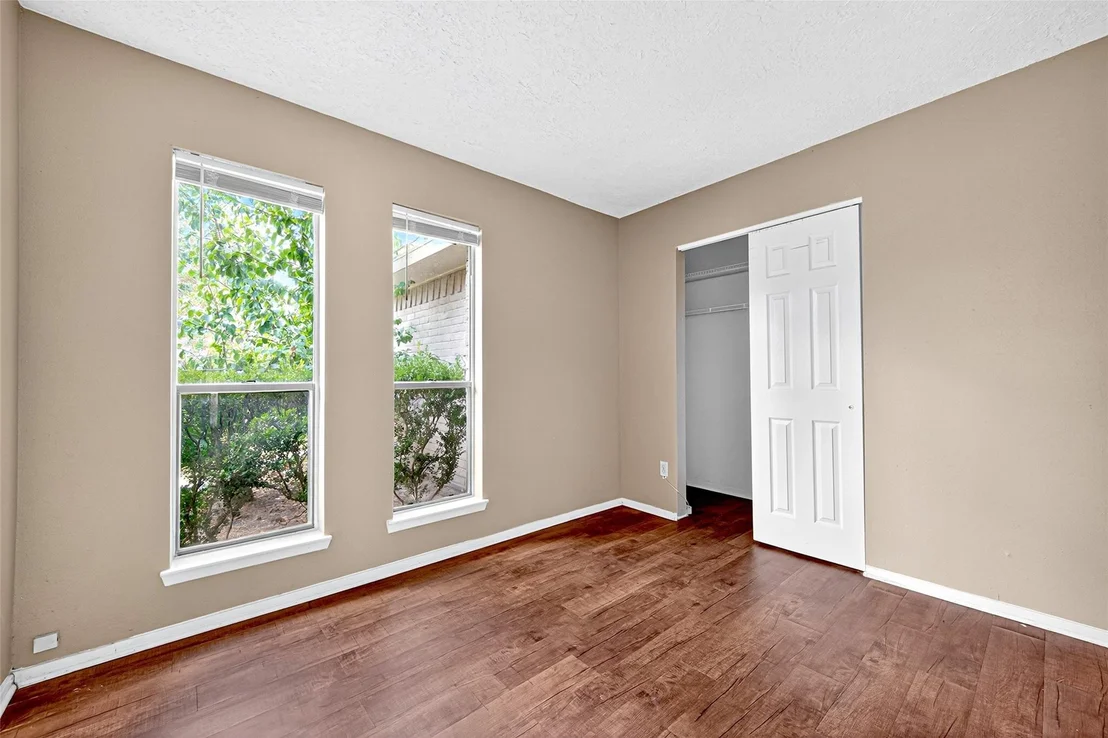 Photo of 6935 Foxbrook Drive