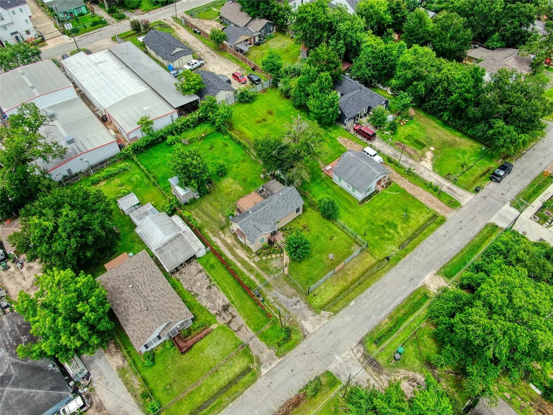 Photo of 906 Woodcrest Drive