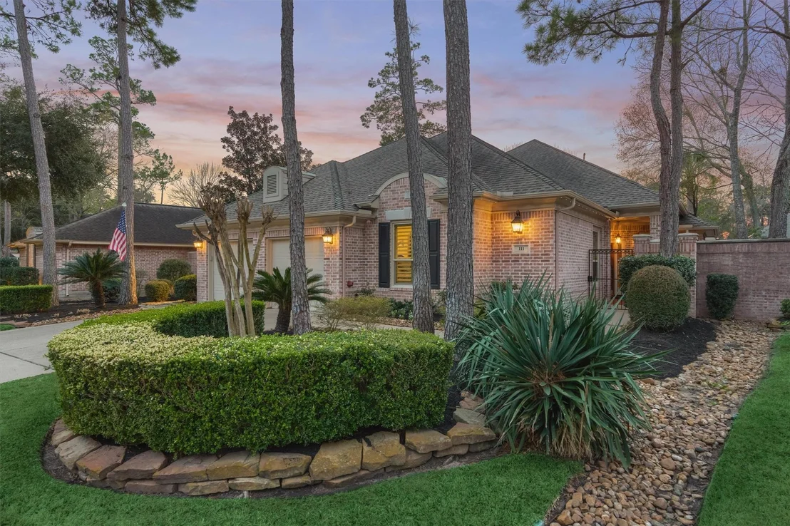 Photo of 111 S Castlegreen Circle