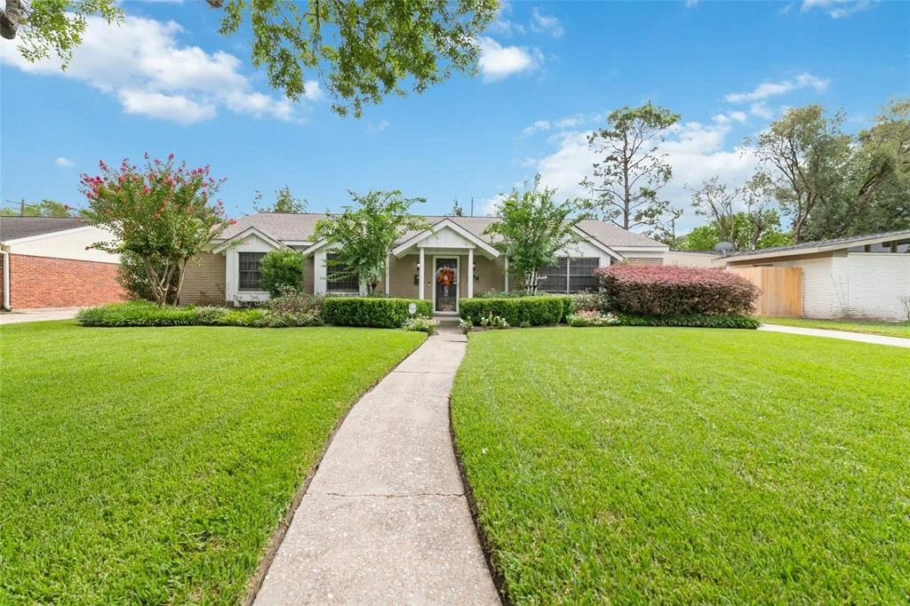 Photo of 5747 Willowbend Boulevard