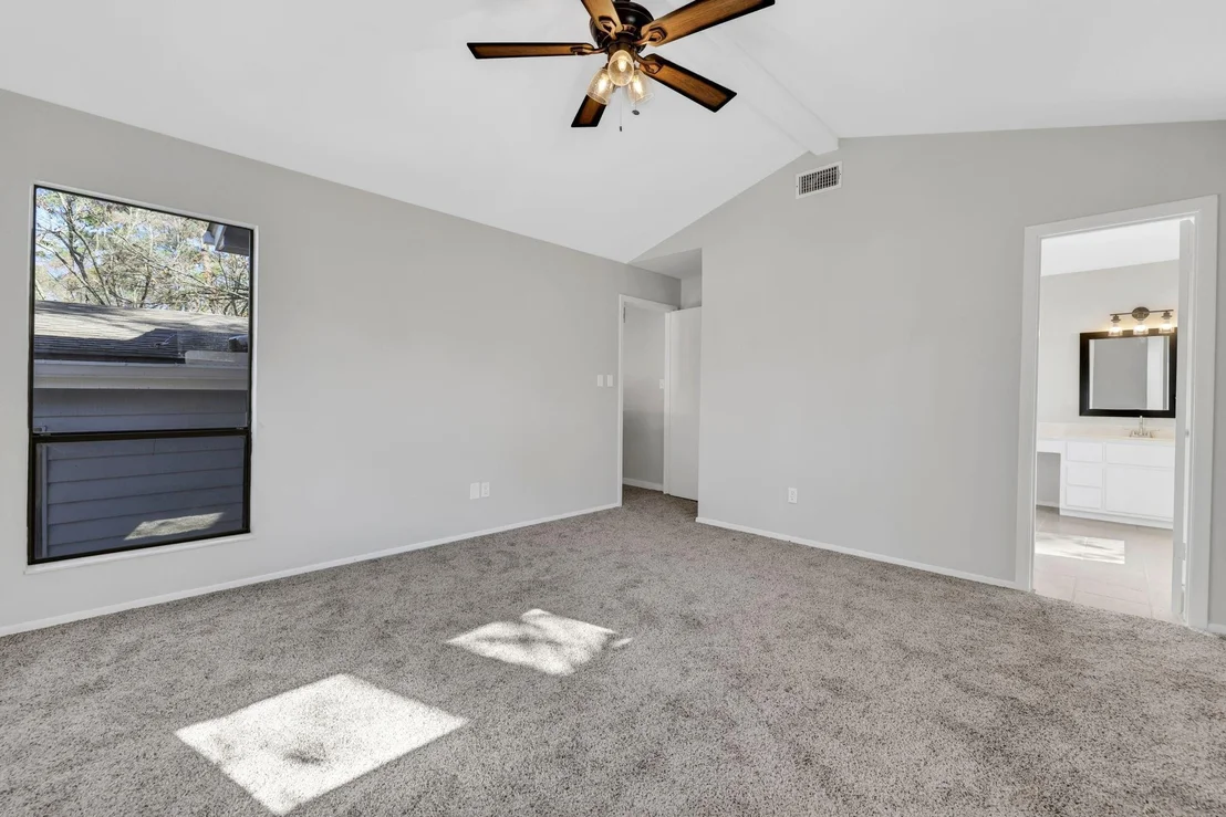 Photo of 330 N Fairway Loop