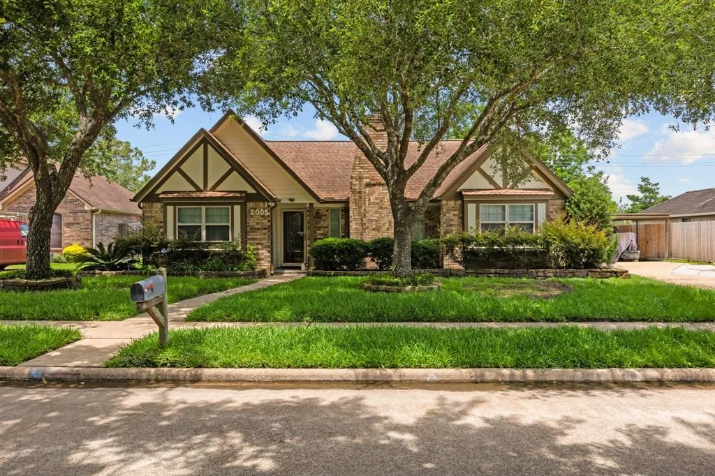 Photo of 2005 E Pine Hill Drive