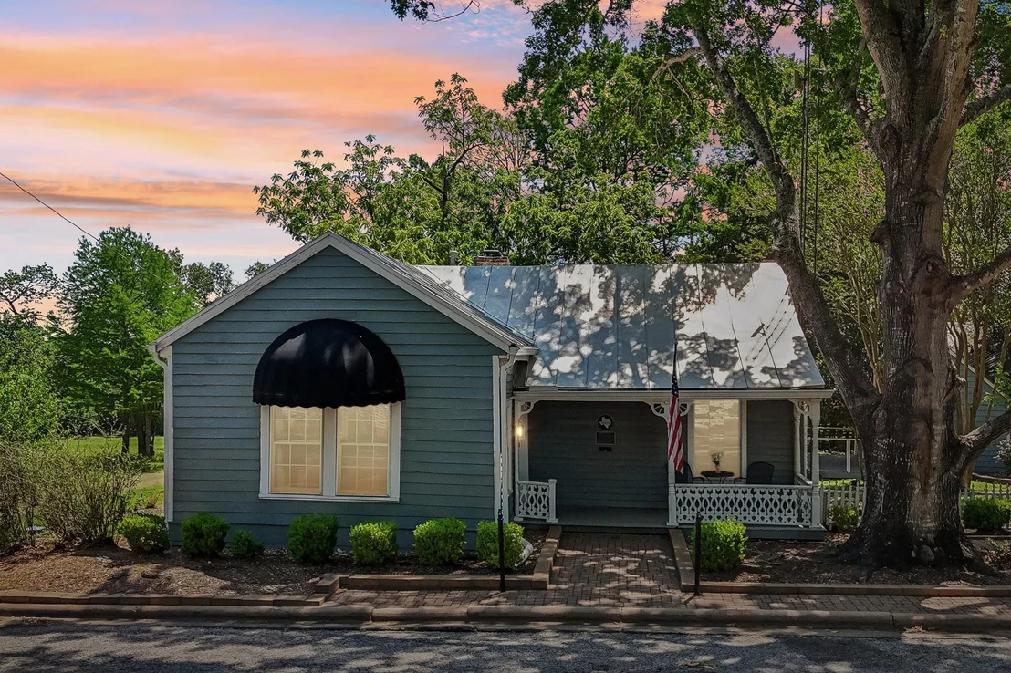 Photo of 4925 Main Street