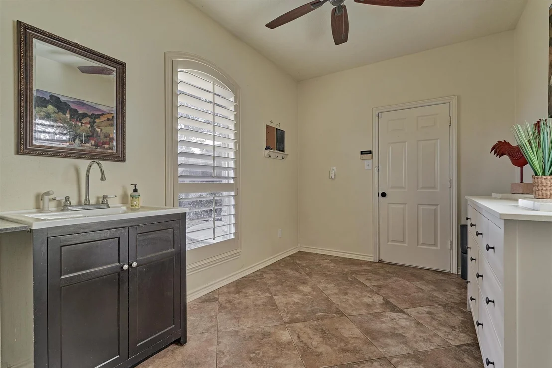 Photo of 147 Sunnyvale W