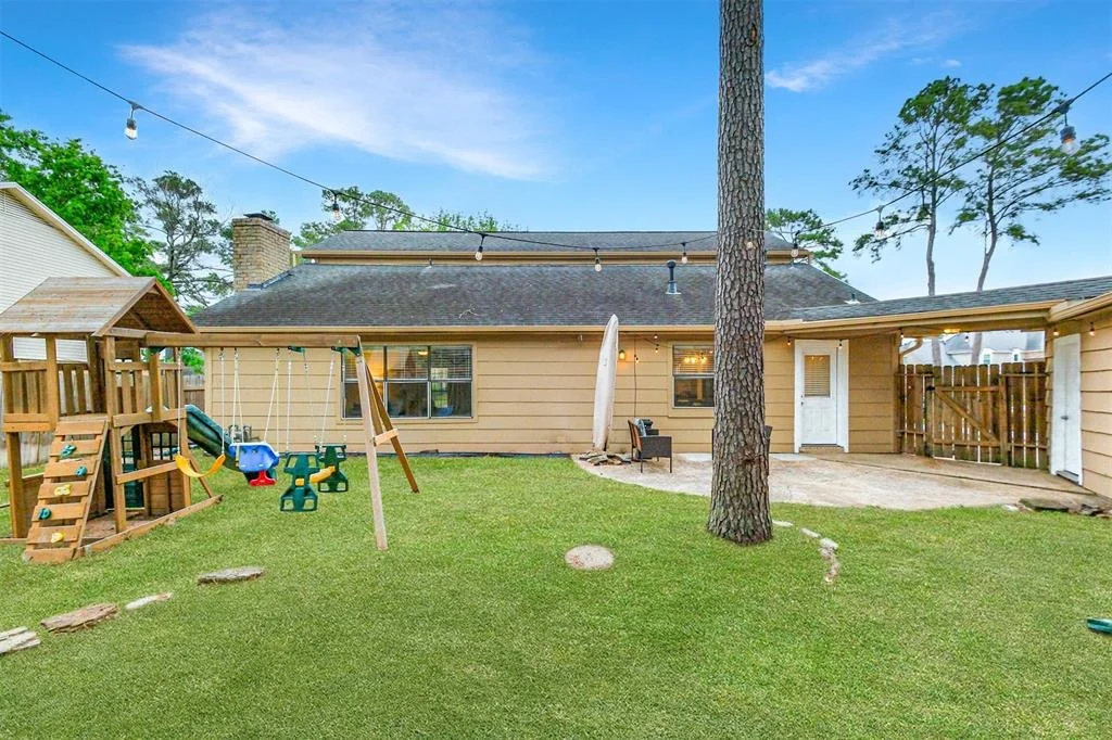 Photo of 16011 Southampton Drive