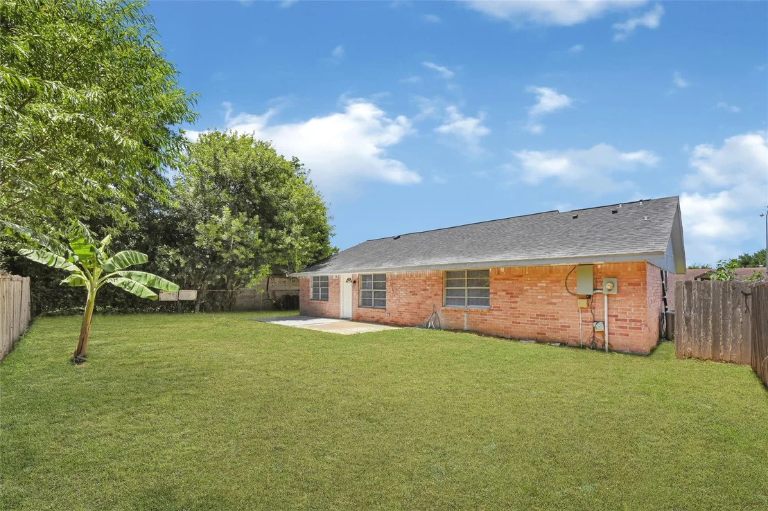 Photo of 1123 Fallbrook Drive