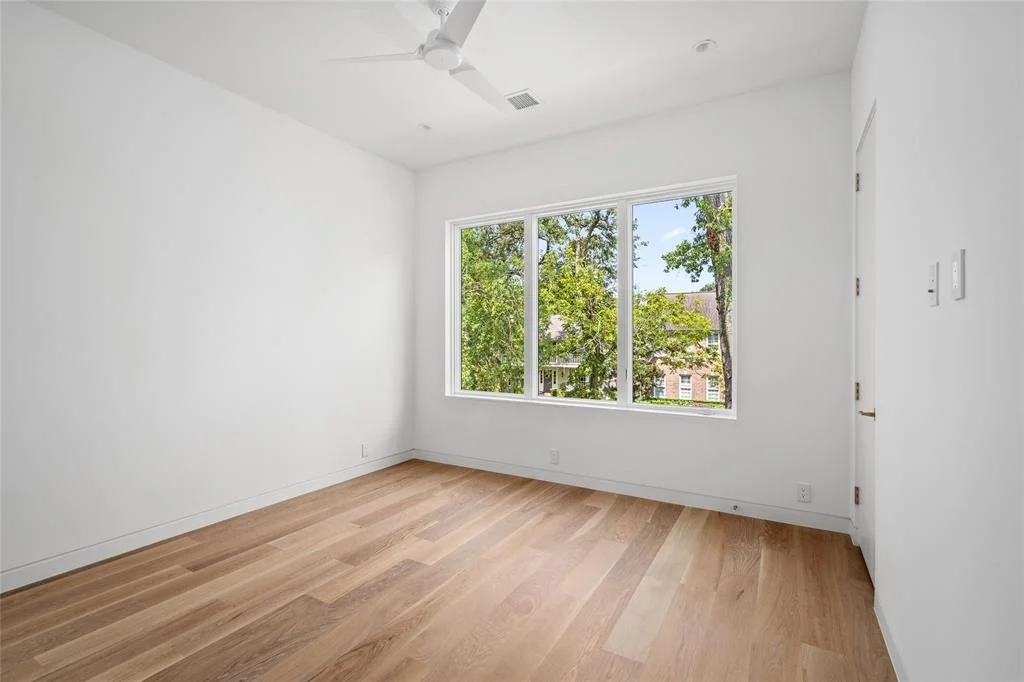 Photo of 2215 Albans Road