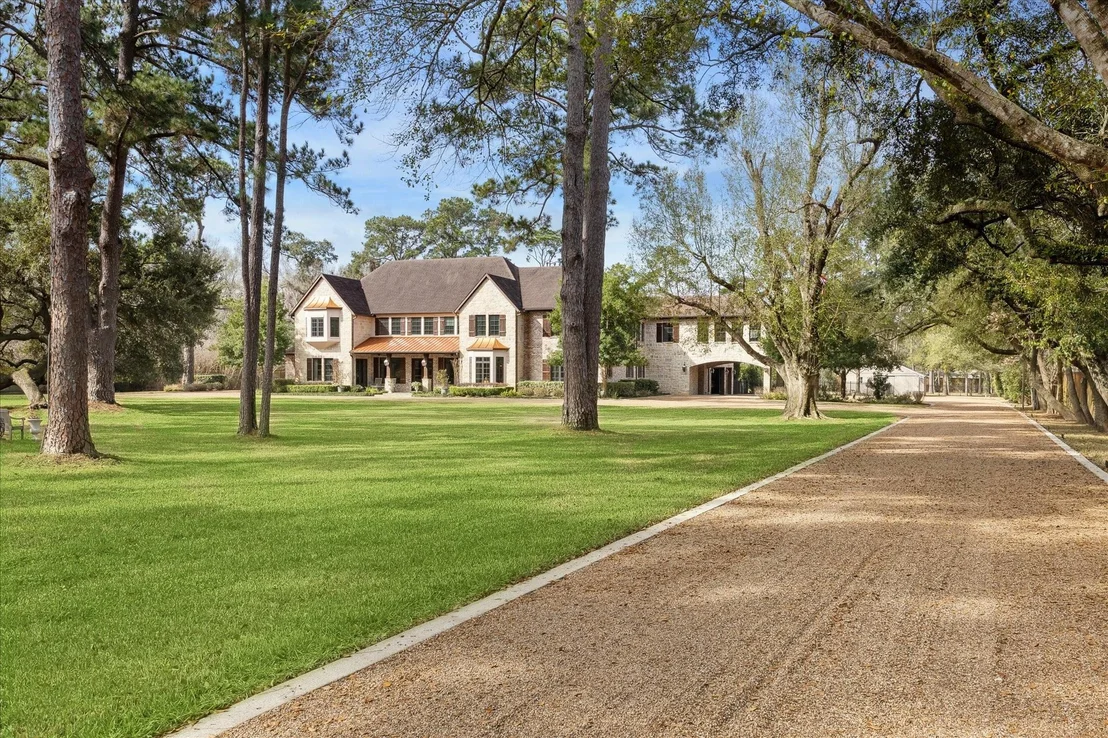 Photo of 21 W Rivercrest Drive
