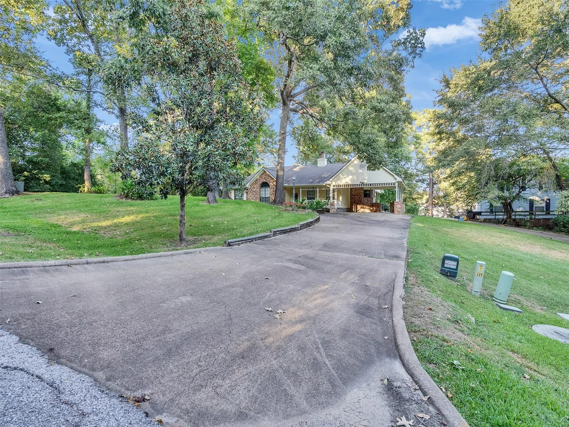 Photo of 185 Lake Drive
