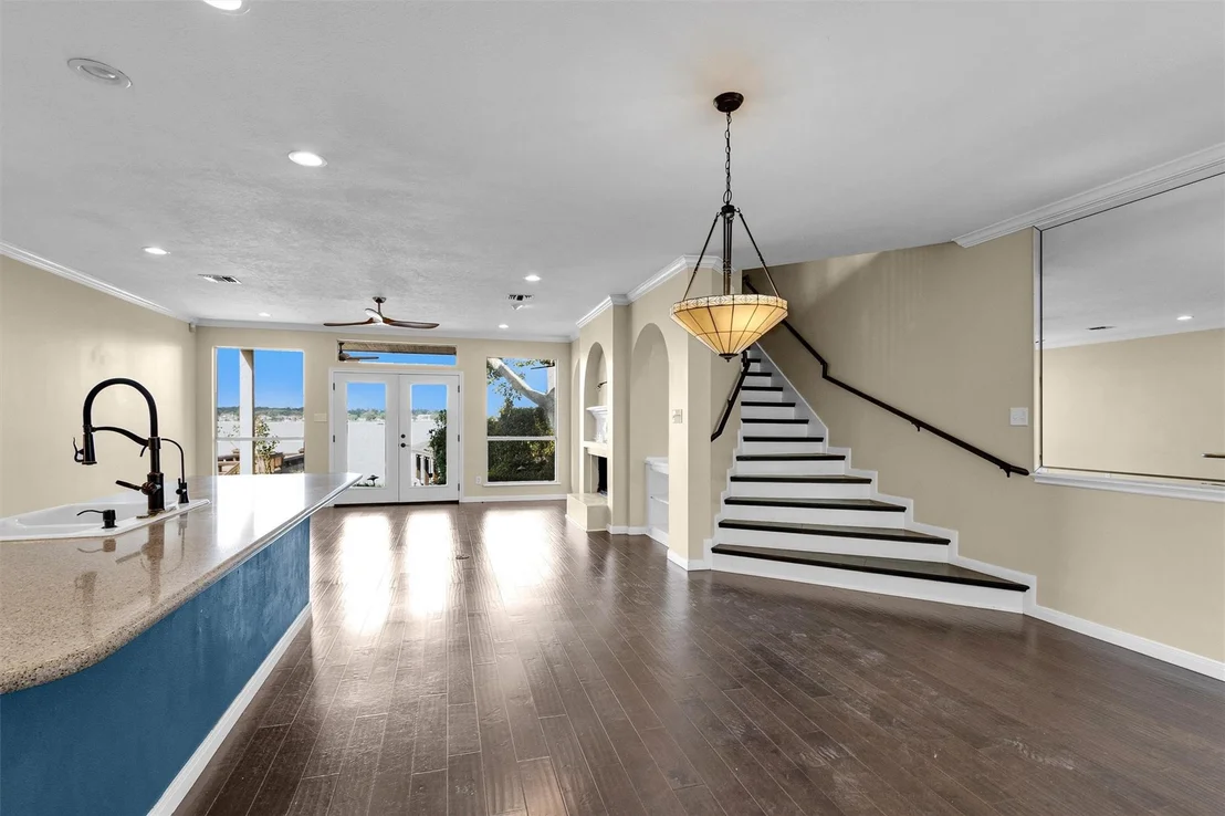 Photo of 1130 Lake View Drive