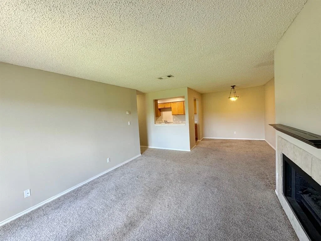 Photo of Unit 12A at 2501 Gulf Freeway