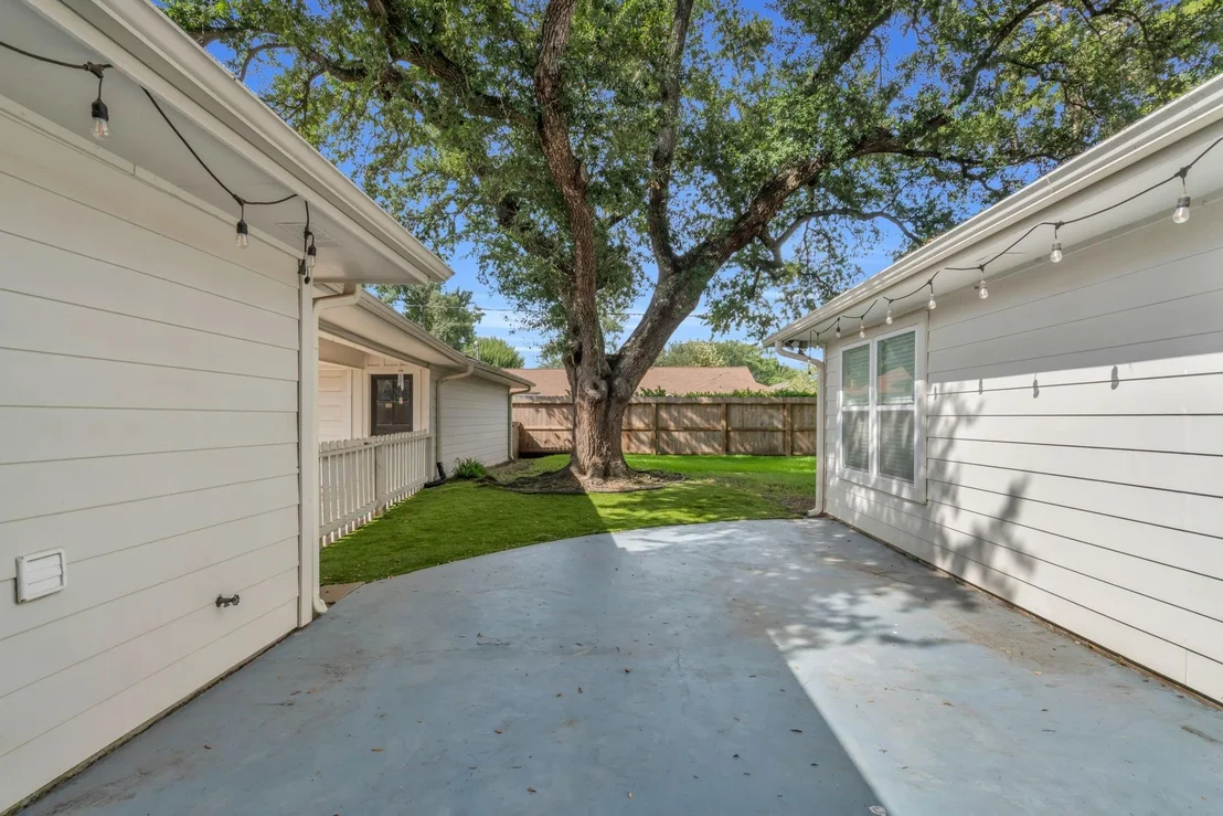 Photo of 11418 Valley Stream Drive