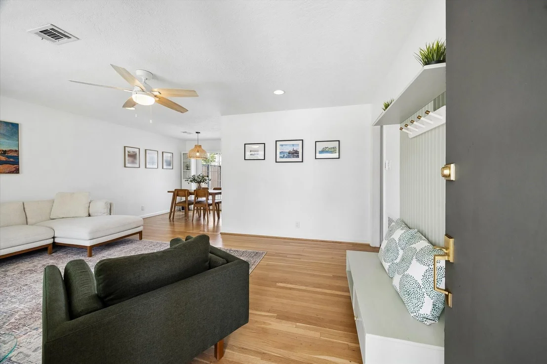 Photo of 1232 Chantilly Lane