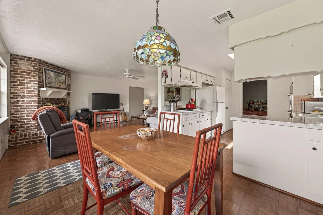 Photo of 9235 Sharpview Drive