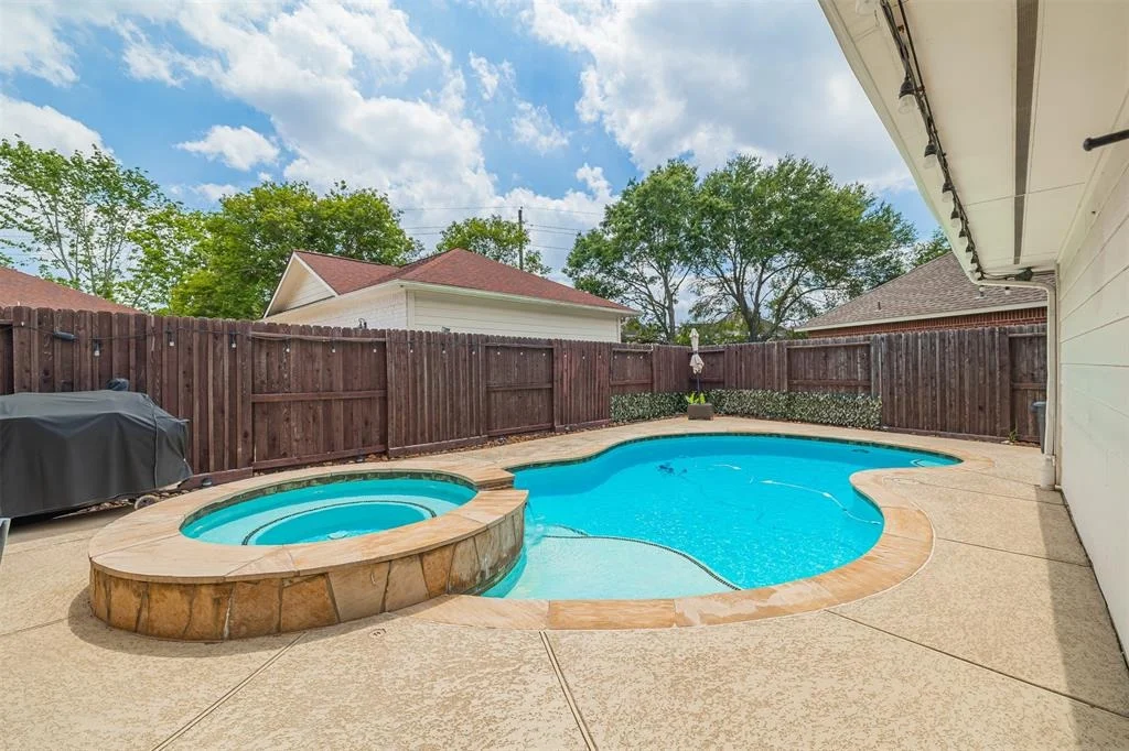 Photo of 5902 Deerfield Court
