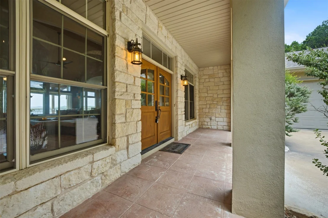 Photo of 6103 Lakeshore Drive