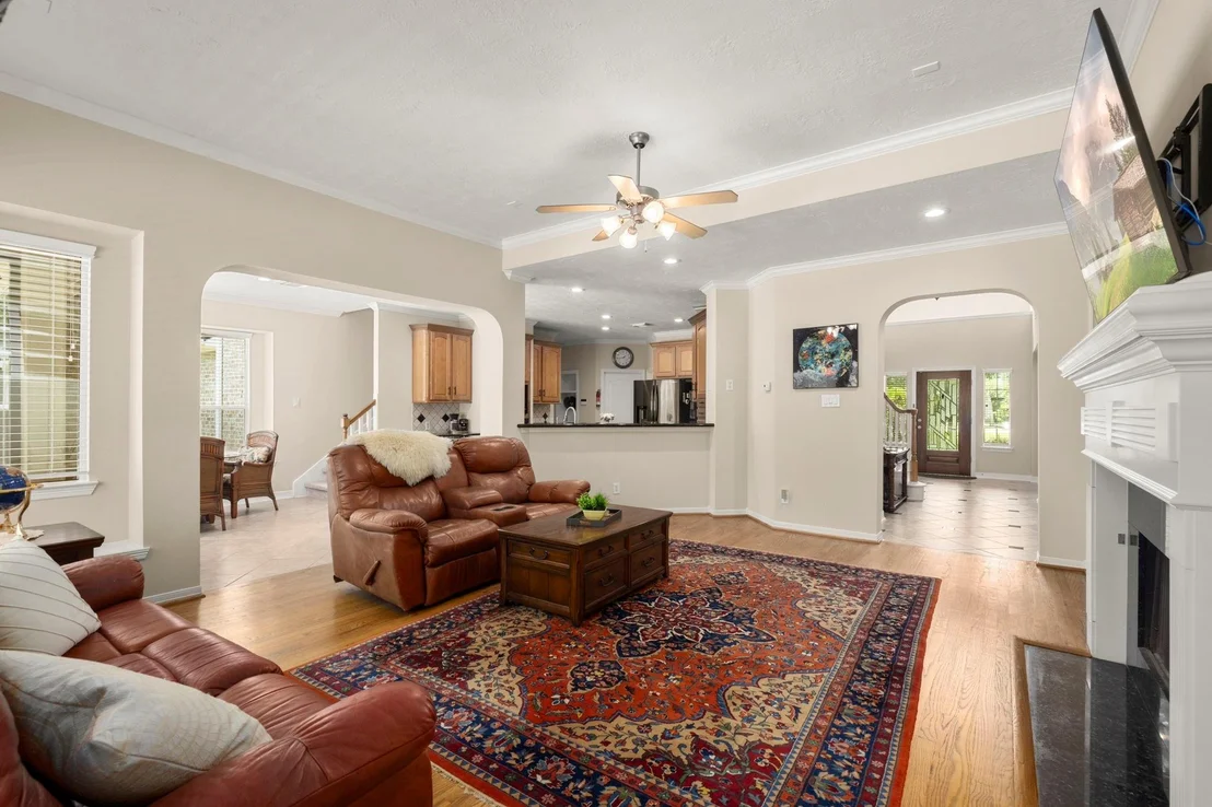 Photo of 8961 Fallsbrook Court