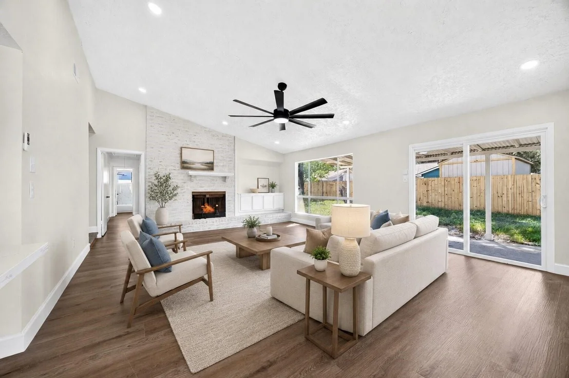 Photo of 8515 Rivercross Road