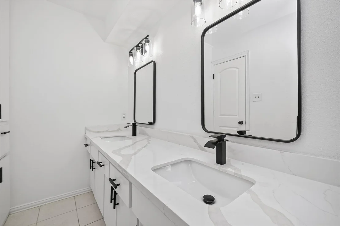 Photo of 1123 Suwanee Lane
