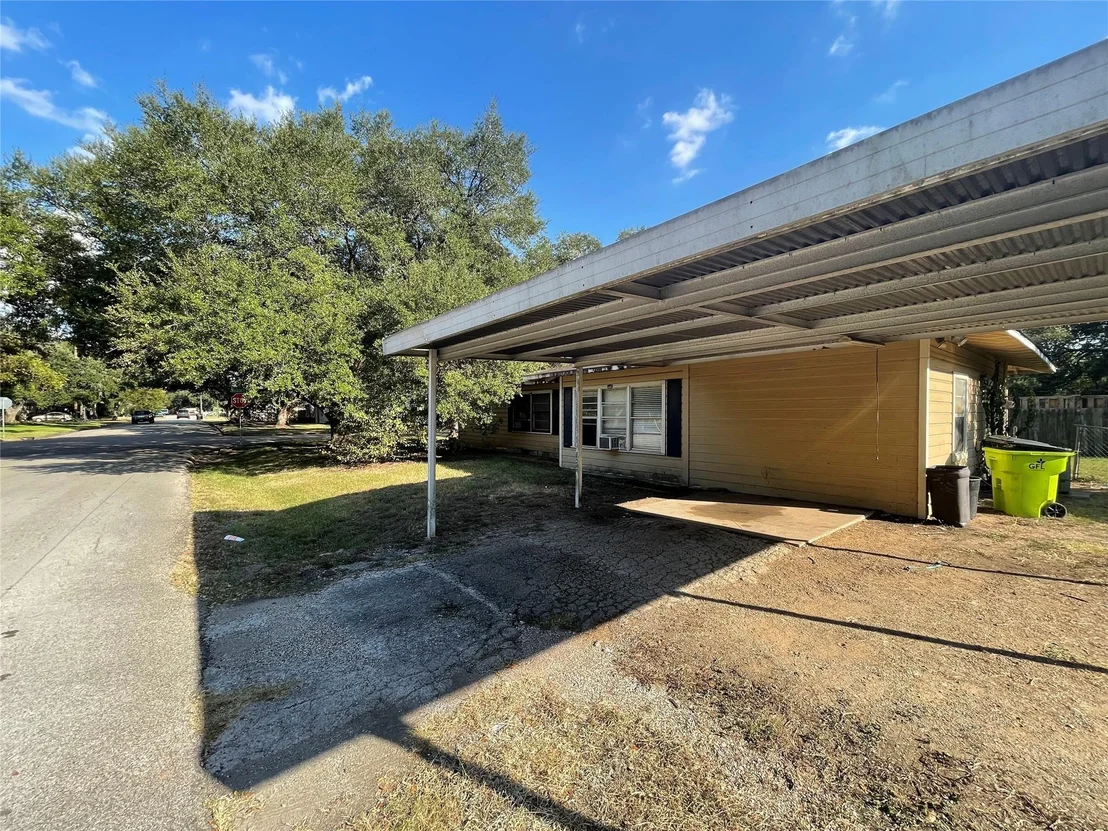 Photo of 1300 West Street