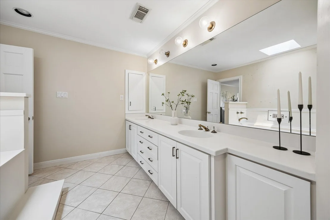 Photo of 2416 Addison Road
