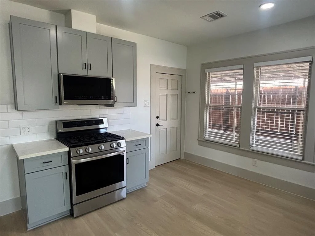 Photo of 8314 Tavenor Lane
