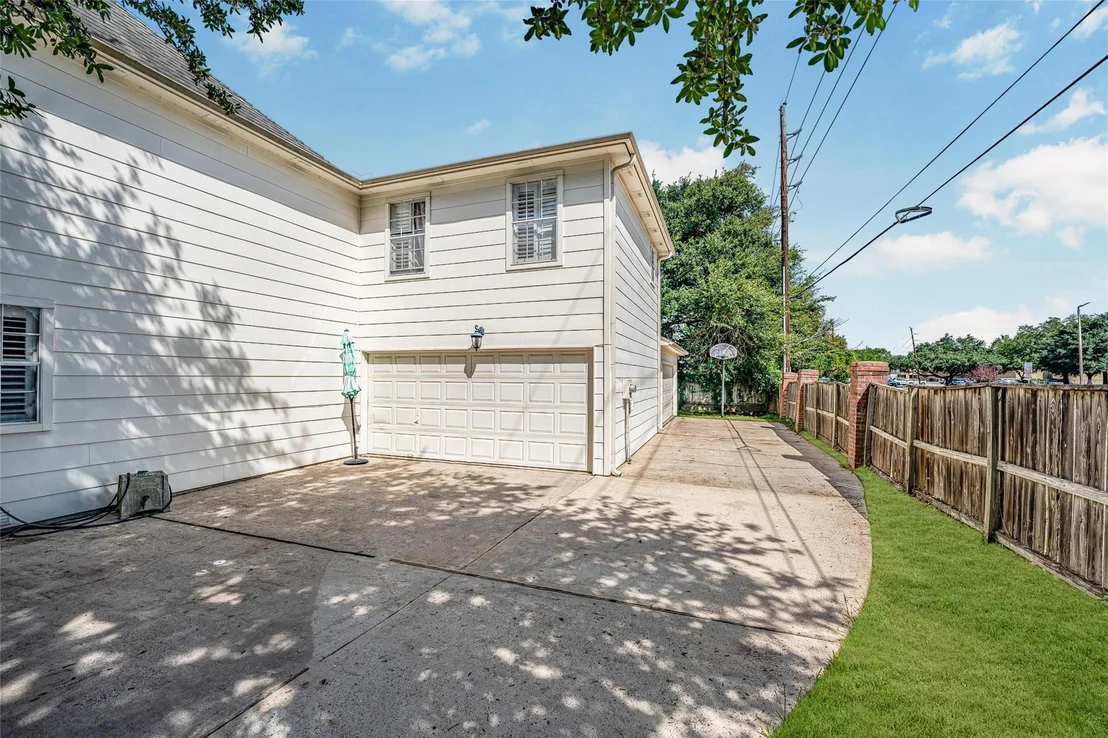 Photo of 8002 Royal Crest Court