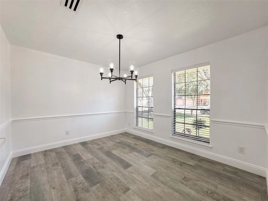 Photo of 406 Bluebird Lane