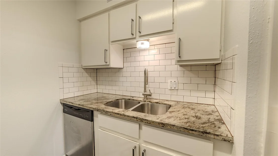 Photo of Unit 103 at 7575 Katy Freeway