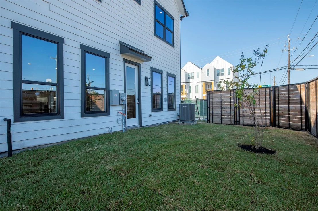 Photo of 5140 Rosslyn Road