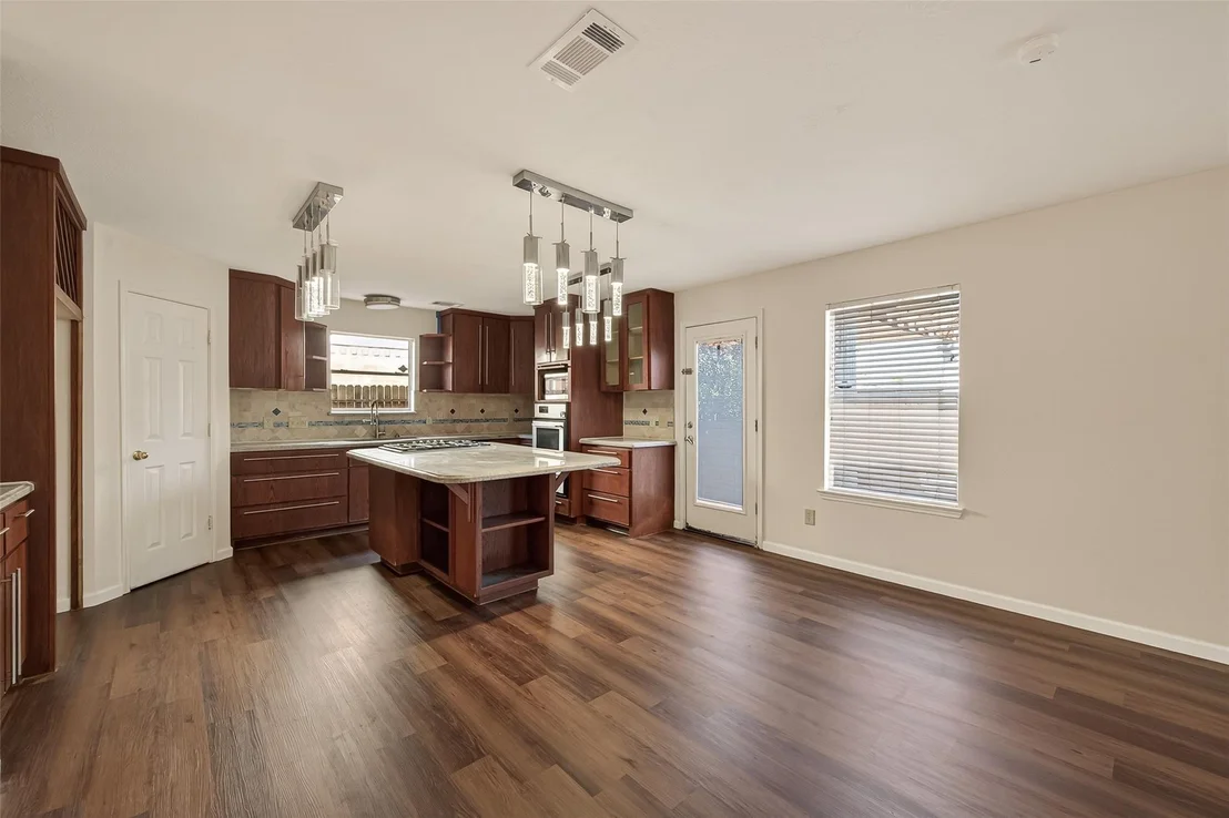 Photo of 15910 Clayton Bend Drive