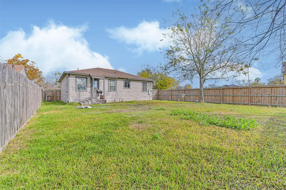 Photo of 707 W 5th Street