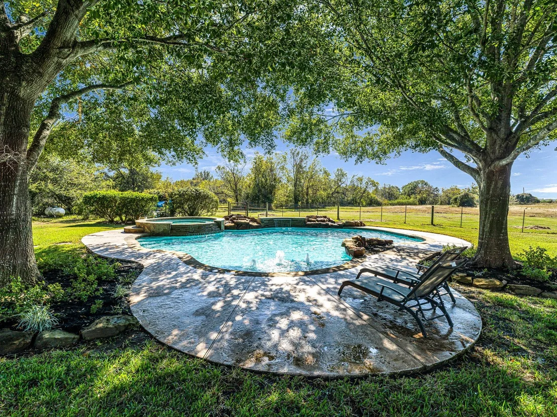 Photo of 32601 Rogers Road