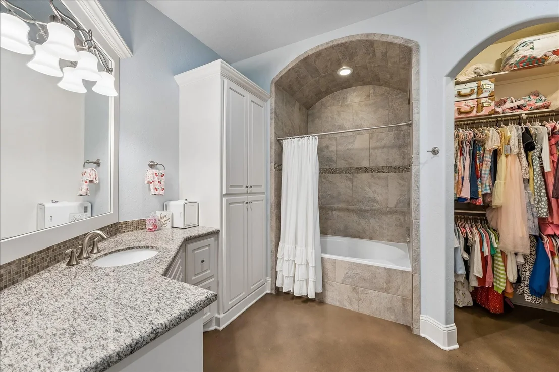 Photo of 28203 Meadow Forest